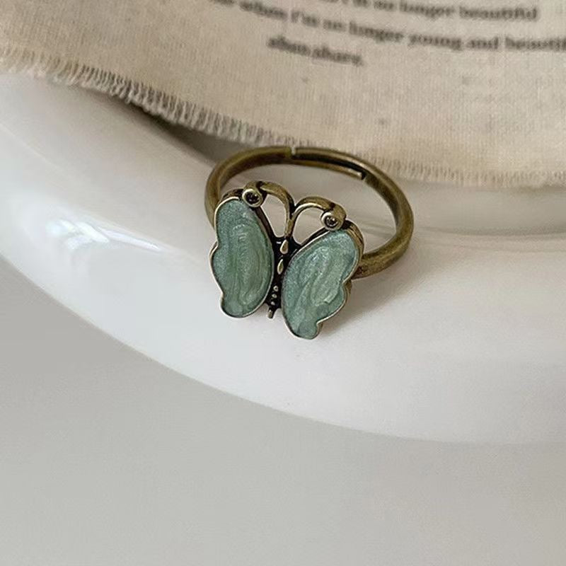 Vintage Jewelry - Retro Layered Butterfly Flower Ring for Stylish Daily Wear and Special Occasions